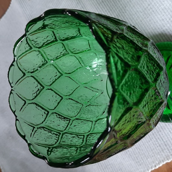 Vintage 1960s Harlequin Pattern Emerald Green Pressed Glass Pedestal Compote - Picture 2 of 6